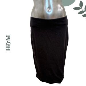 🛍️ 3/$40 H&M Basic Black Jersey Knit Tube Skirt Size Medium